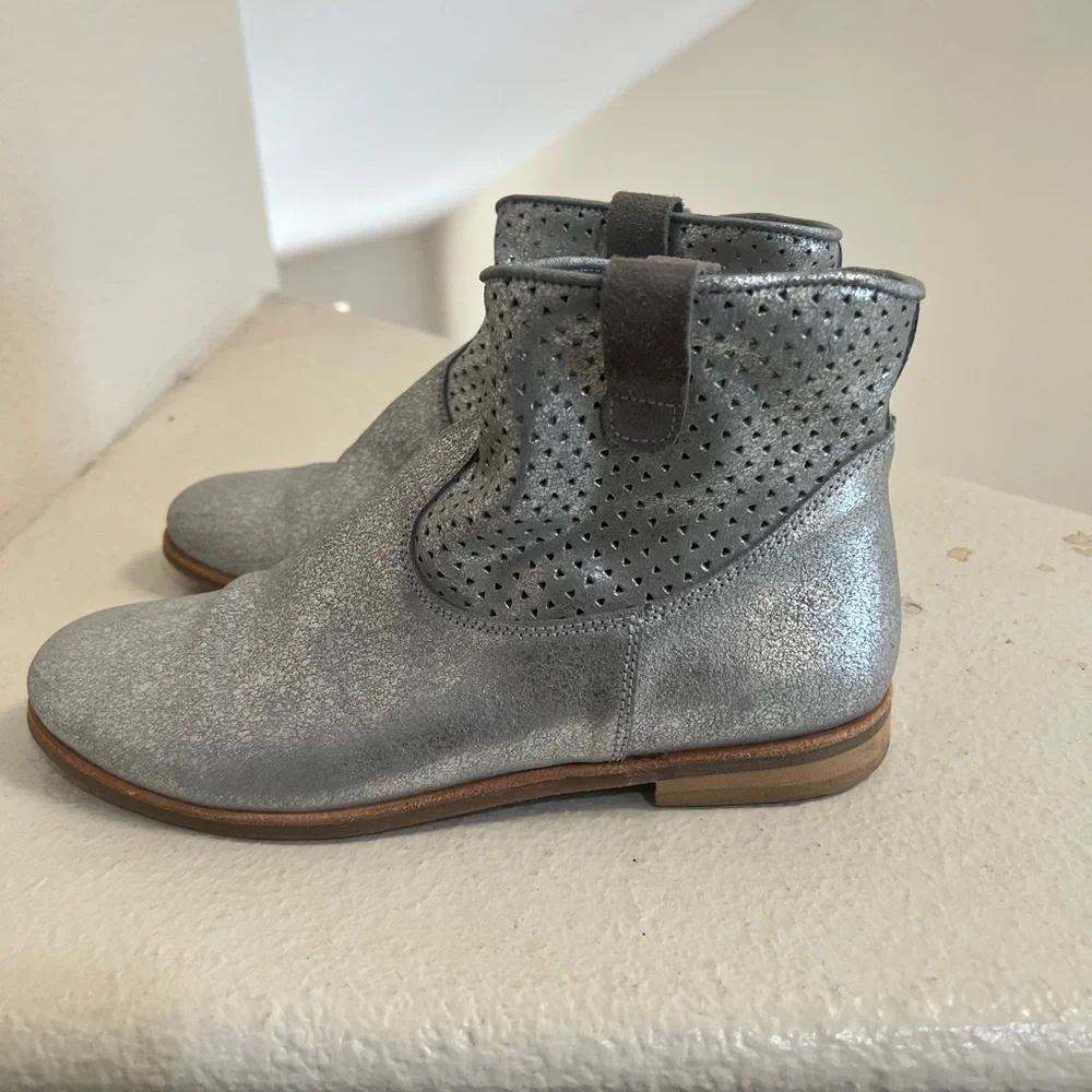 Manuela de‎ juan Women’s Silver Ankle Boots Booties . Size 8